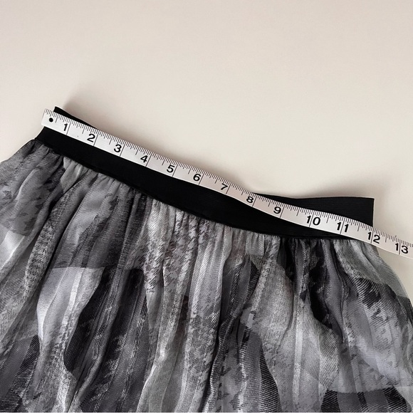 Lovely tiered tulle pull on women’s skirt black gray elastic waist midi — medium - Picture 6 of 9